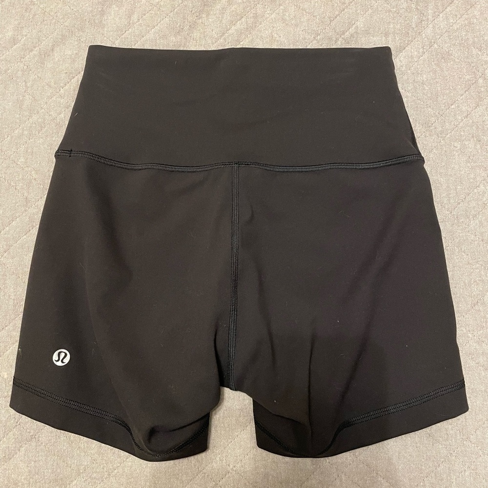 LULU Wunder Train Contour Fit Hight Rise Short 4”
